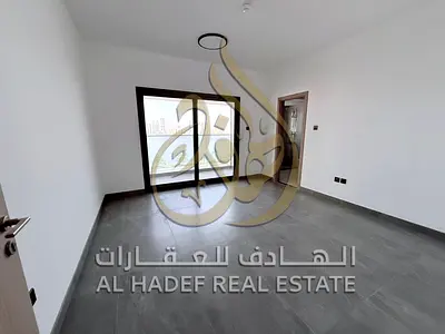 شقة فاخرة 4 غرف وصالة للإيجار في المجاز 3 بإطلالة مباشرة على البحيرة داخل برج جديد أول ساكن مع بلكونة واسعة وغرفة خادمة و2 باركن مجاني وجيم ومسبح وجلس