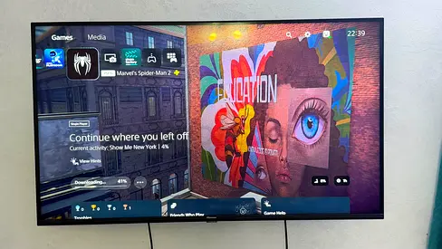 SMART TV 43 INCH CLEAN NO COMPLANT PERFECT CONDITION HISENCE