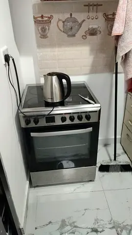Used freestanding electric oven with glass-ceramic hob - good working condition