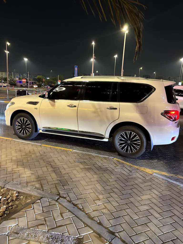 Nissan Patrol 2017 — photo 1 of 7