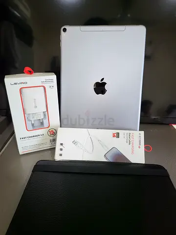 iPad Pro 10.5 256GB cellular Silver with Charger and Cable - Good Condition