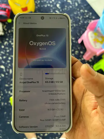 OnePlus 15 (512GB) in very leas used and really good condition with original case and box with charg