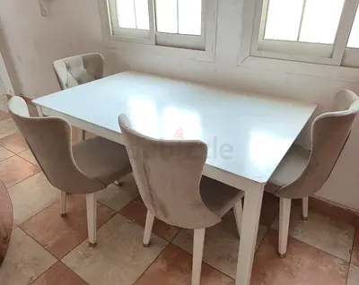 Dining table with Four upholstered chairs - HomeBox