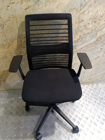 Selling Steelcase chair.sitting confirtable for long time sitting