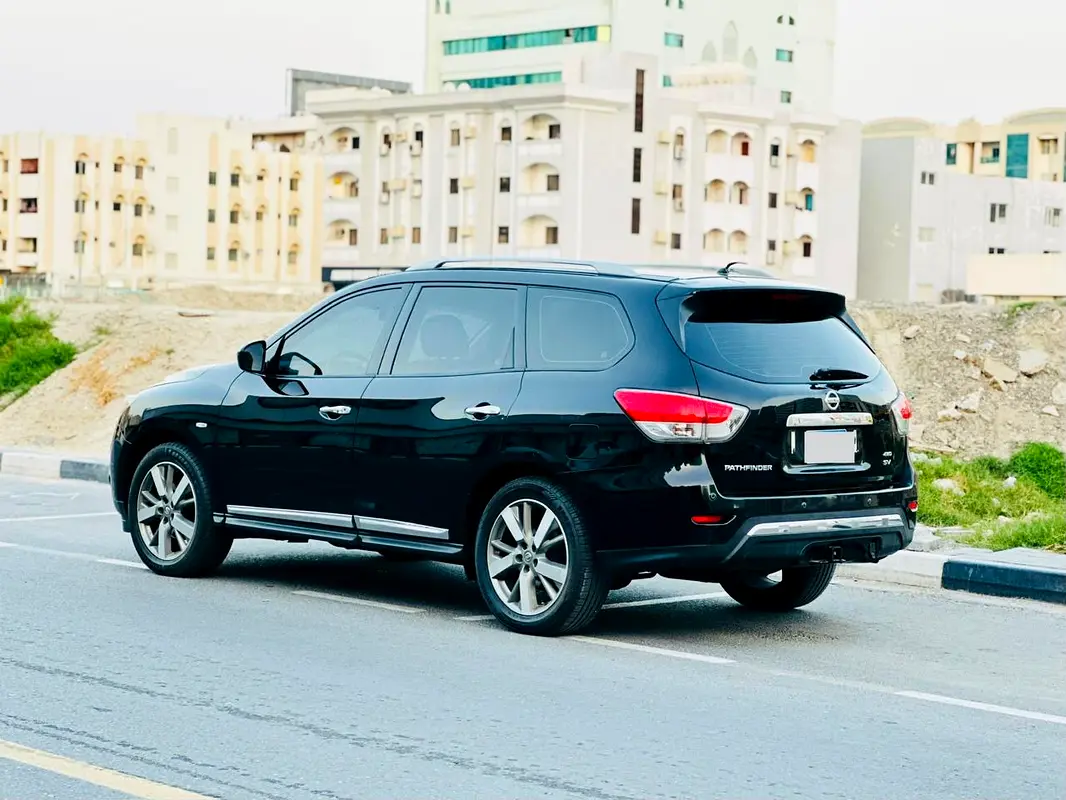 Nissan Pathfinder 2014 — photo 1 of 5