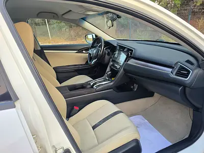 2018 Honda CIVIC thumbnail 10