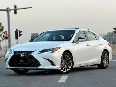Lexus ES 300h Platinum 2023 GCC Specs - Pristine Condition