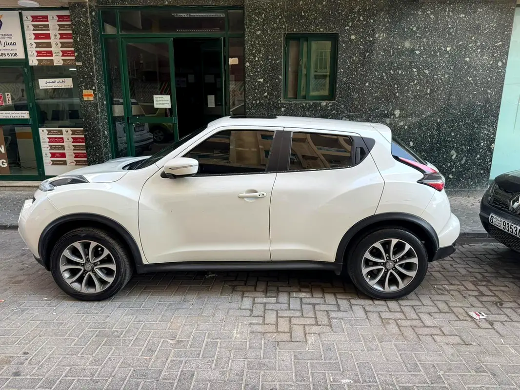 Nissan Juke 2015 — photo 1 of 6