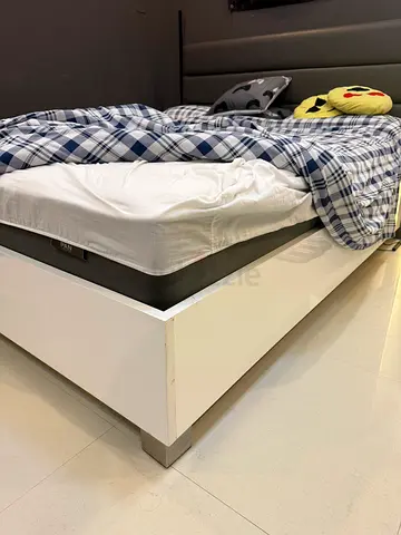 Bedroom set. Frame, mattress, headboard and 2 side tables.