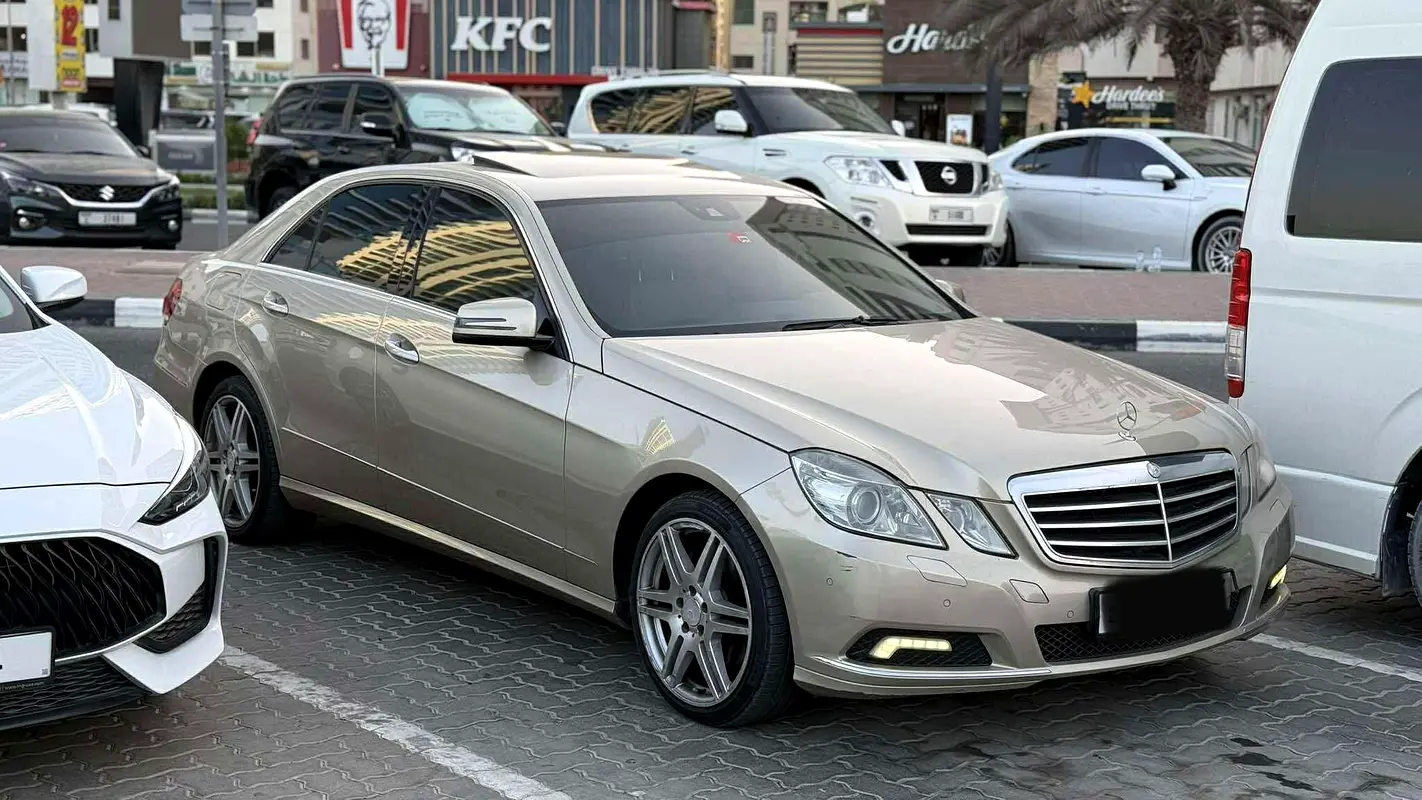 Mercedes-Benz E-Class 2010 — photo 1 of 9