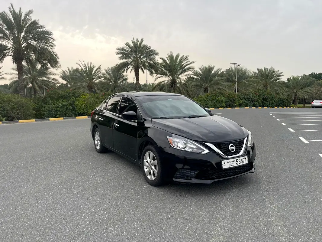 Nissan Sentra 2017 — photo 1 of 13