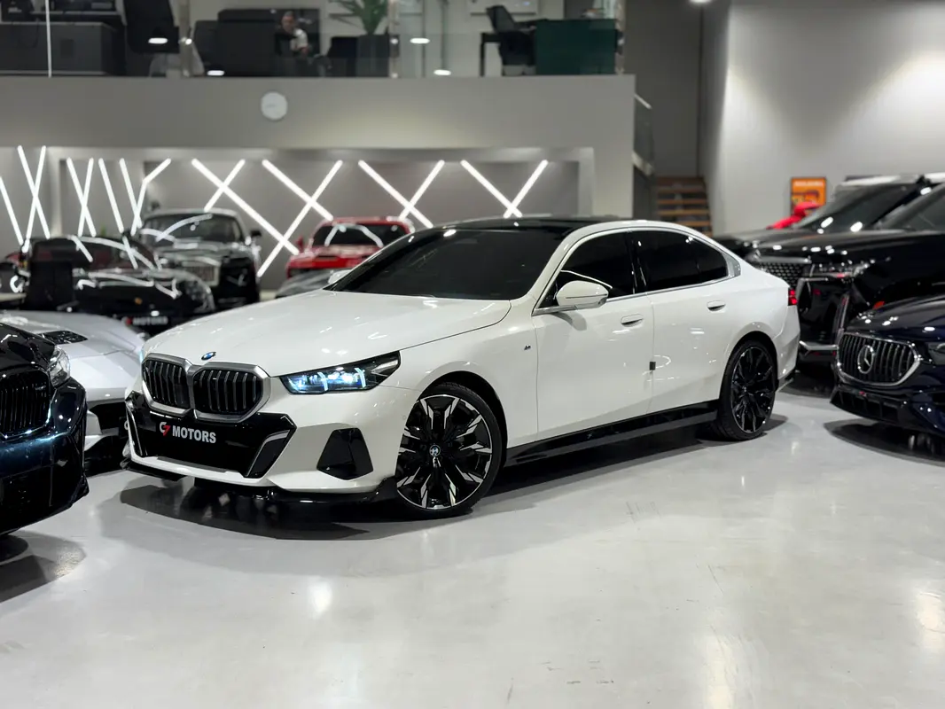 BMW 5-Series 2024 — photo 1 of 14