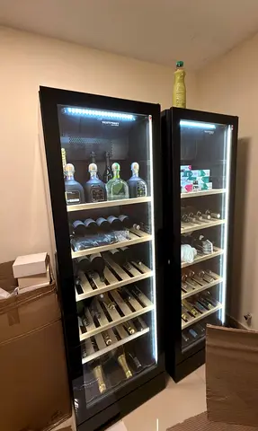 Vestfrost 197 Bottles duel tampracher wine cooler with LED light Sam like new condition
