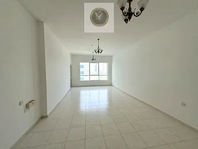 ثلاث غرف بالتعاون، غرفة ماستر و3 حمامات وغرفة تخزين، التكييف على المالك، موقع مميز وإيجار 72 ألف سنوياً