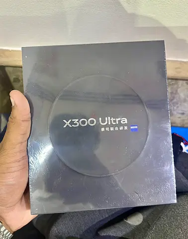 Vivo X300 Ultra 16/512GB Silver  China Spec Brand New