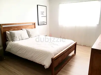 CRATE and BARREL Linea Natural Teak Wood King Bed W206 H117 D216 cm