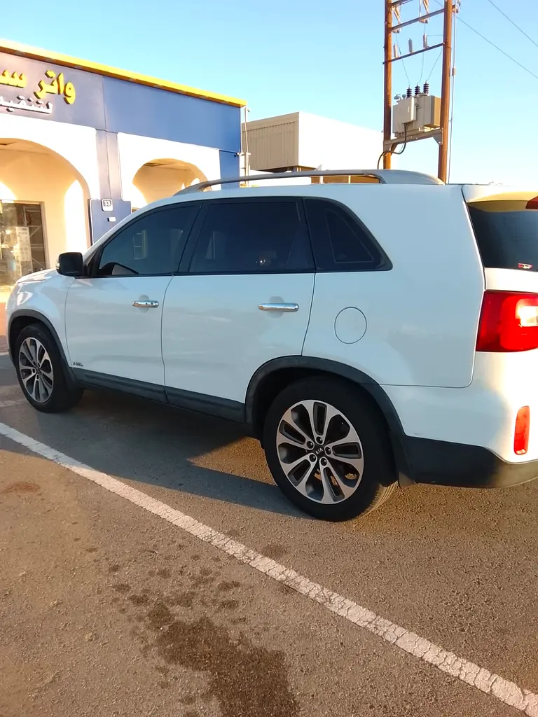 Kia Sorento 2013 — photo 1 of 5