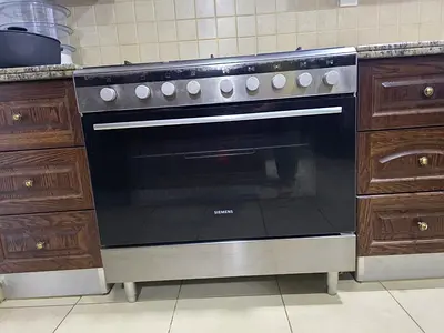 Siemens Stainless Steel Freestanding Gas Range with Oven - Good Condition