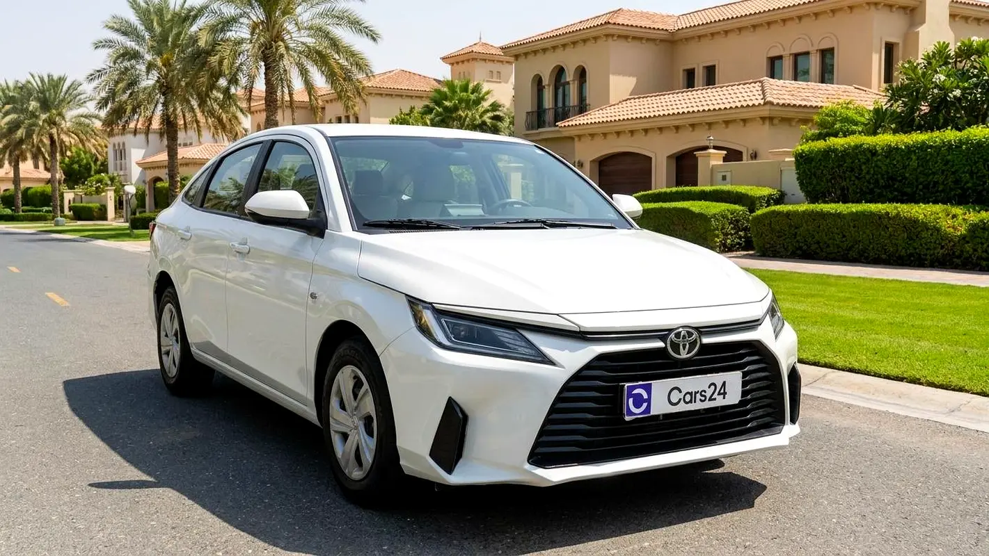 Toyota Yaris 2023 — photo 1 of 13