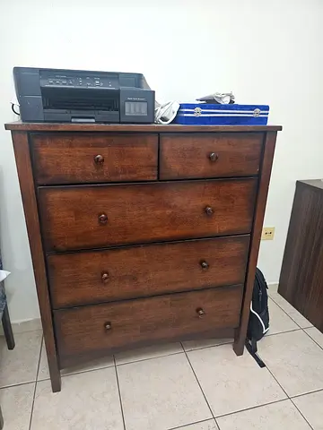 chest of drawers