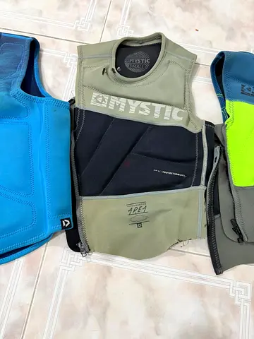 Mystic impact vest (kitesurf/watersports) size S - good condition
