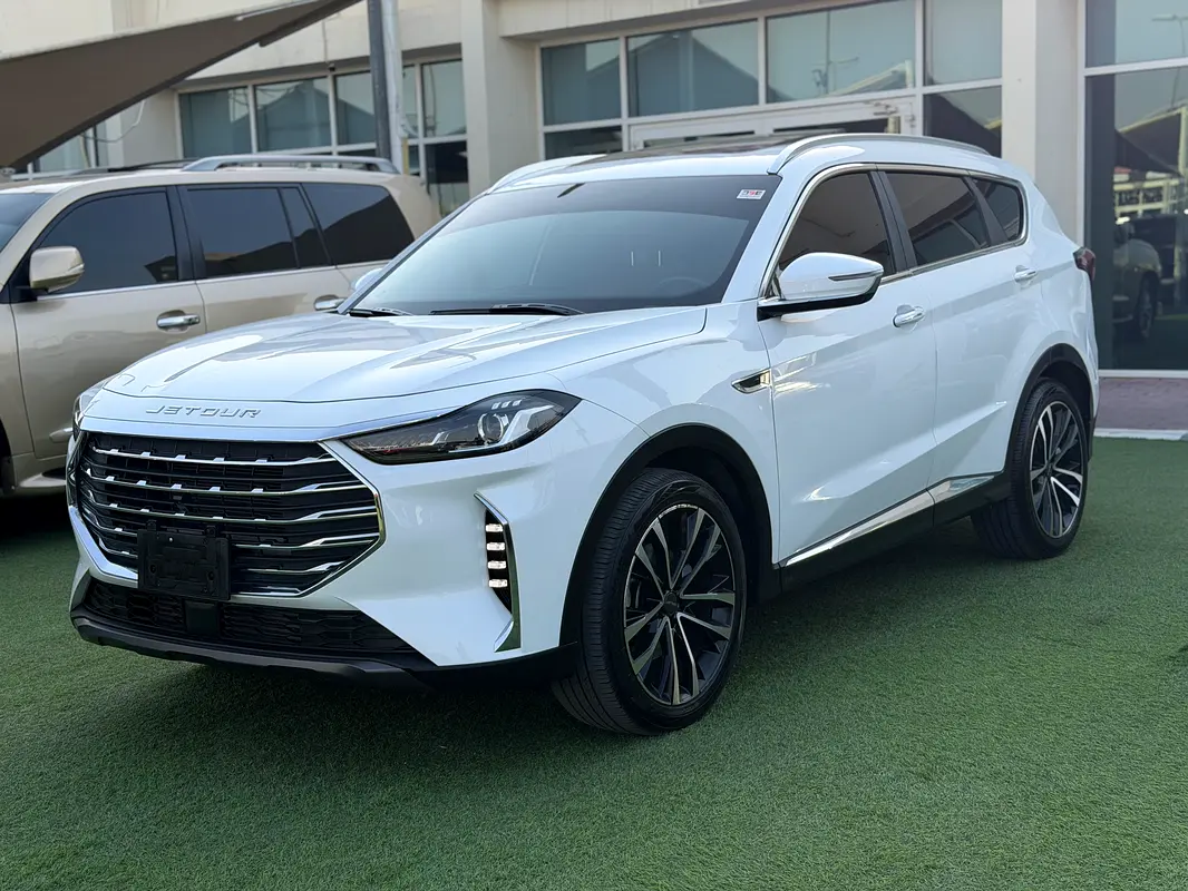 Jetour X70 Plus 2023 — photo 1 of 19