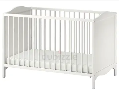 White Wooden Baby Crib - Classic Convertible Style. Comes with a mattress and covers