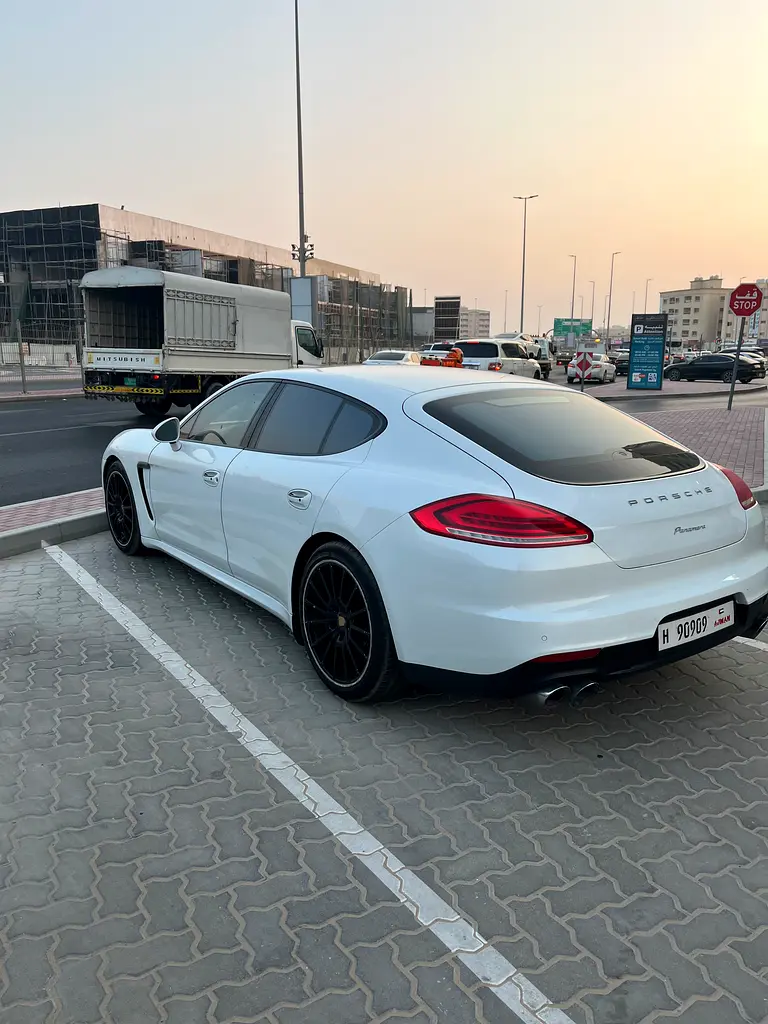 Porsche Panamera 2016 — photo 1 of 17