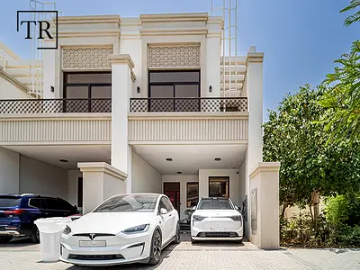 Corner Unit | Luxury Finishes |Spacious| Maid Room