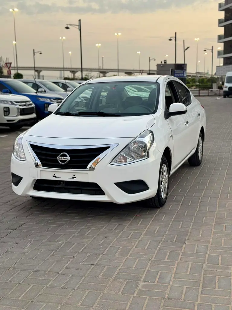 Nissan Sunny 2019 — photo 1 of 10