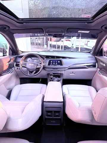 صورة 10 لـ 2023 Cadillac XT4