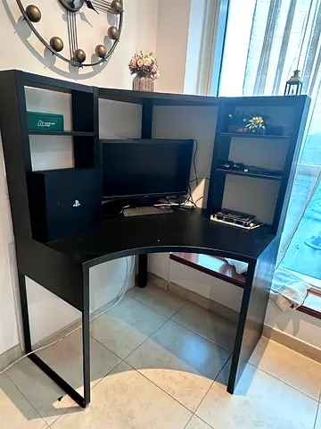 Corner desk