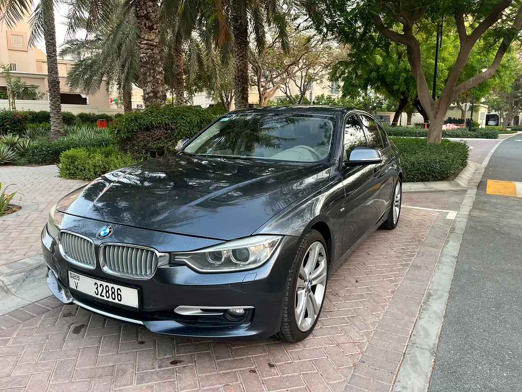BMW 3-Series 2012 — photo 1 of 4