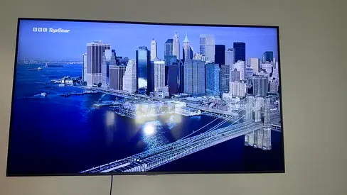 SAMSUNG 43-inch 4K model