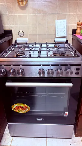 4-burner Gas Cooker with Oven - Excellent Working Condition