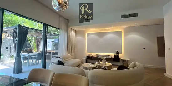 Luxury 3Br TH Fully Furnished + Private Pool | Vacant Corner