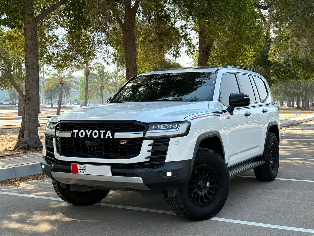 Toyota Land Cruiser 2022 — photo 1 of 20