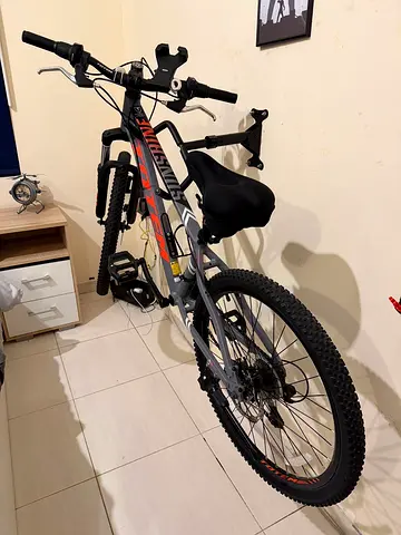 Bike,  Phone Mount and Handlebar Setup - Good Condition