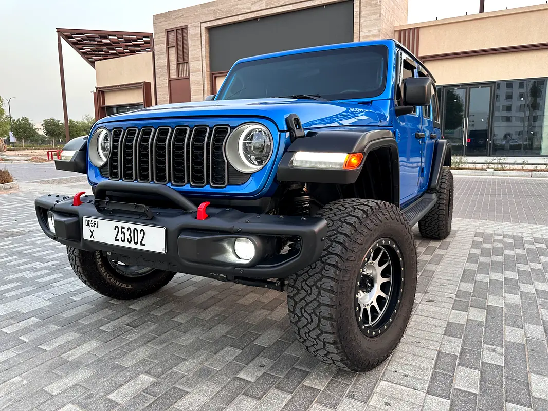 Jeep Wrangler 2023 — photo 1 of 19