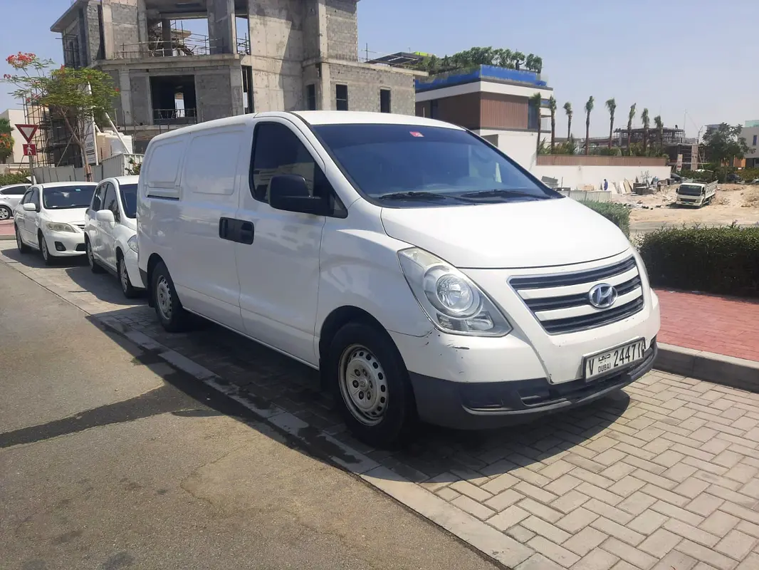 Hyundai H1 2017 — photo 1 of 6