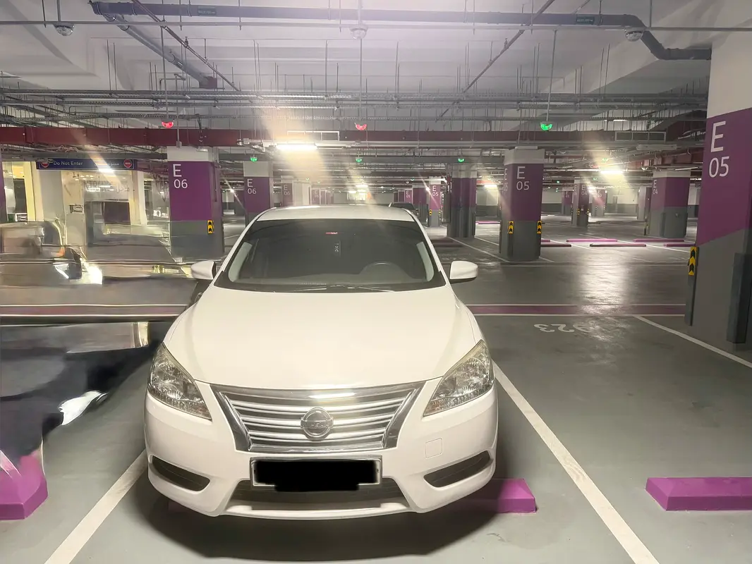 Nissan Sentra 2020 — photo 1 of 8