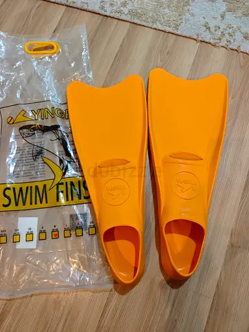 Pair of Mares Swim Fins / Snorkeling Flippers - Orange, Size 40-42