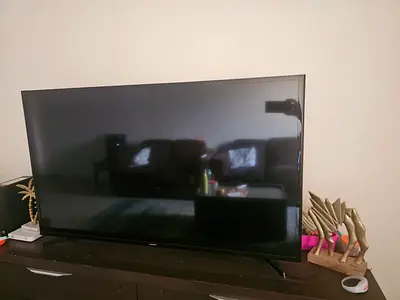 Samsung 49 inch tv - 400 AED