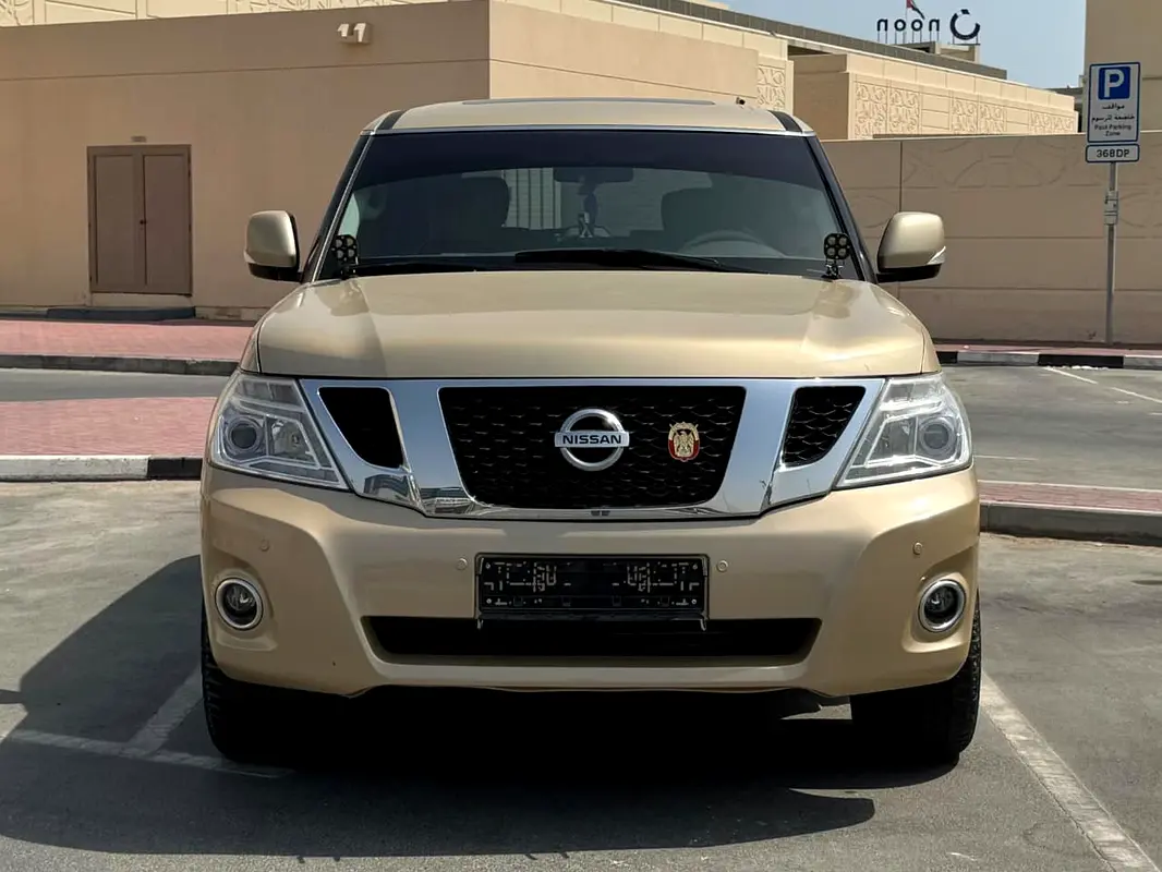 Nissan Patrol 2010 — photo 1 of 18