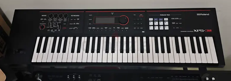 Roland XPS-30 61-Key Synthesizer Keyboard - Good Condition