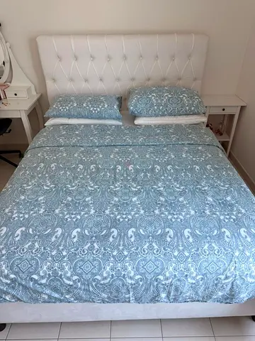 Queen size bed