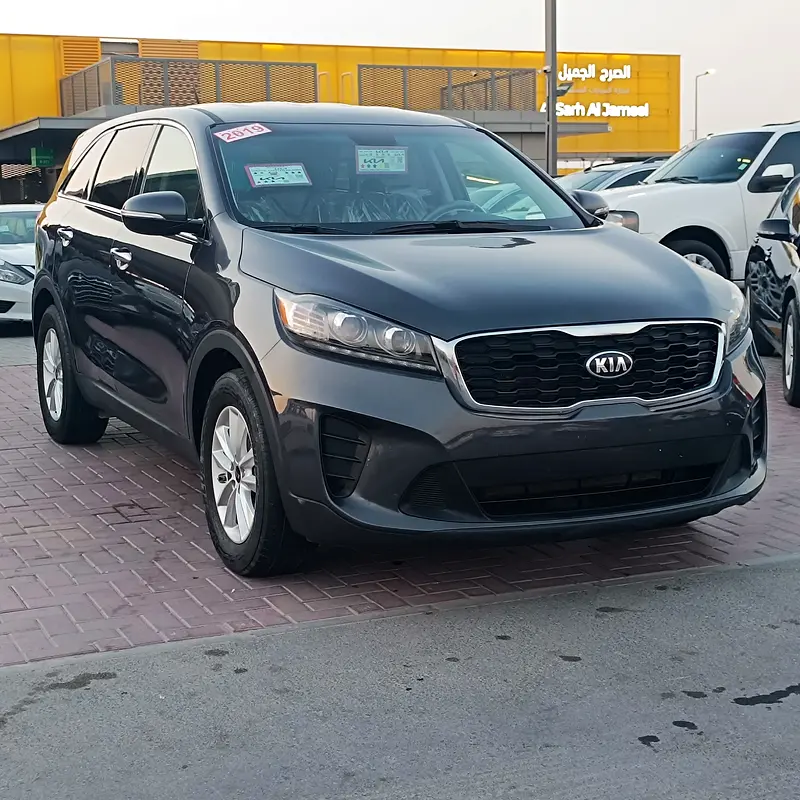 Kia Sorento 2019 — photo 1 of 12