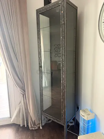 Tall glass cabinet - THE One