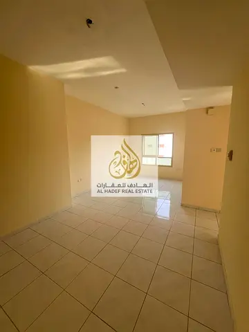 🏡 للإيجار السنوي في أبو شغارة – الشارقة | غرفة وصالة | بلكونة | خزائن بالحائط | مساحة واسعة | 4 أو 6 دفعات