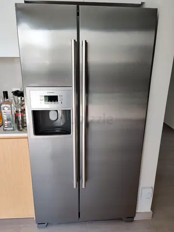 Siemens Side-by-Side Stainless Steel Fridge with Water Dispenser ice maker